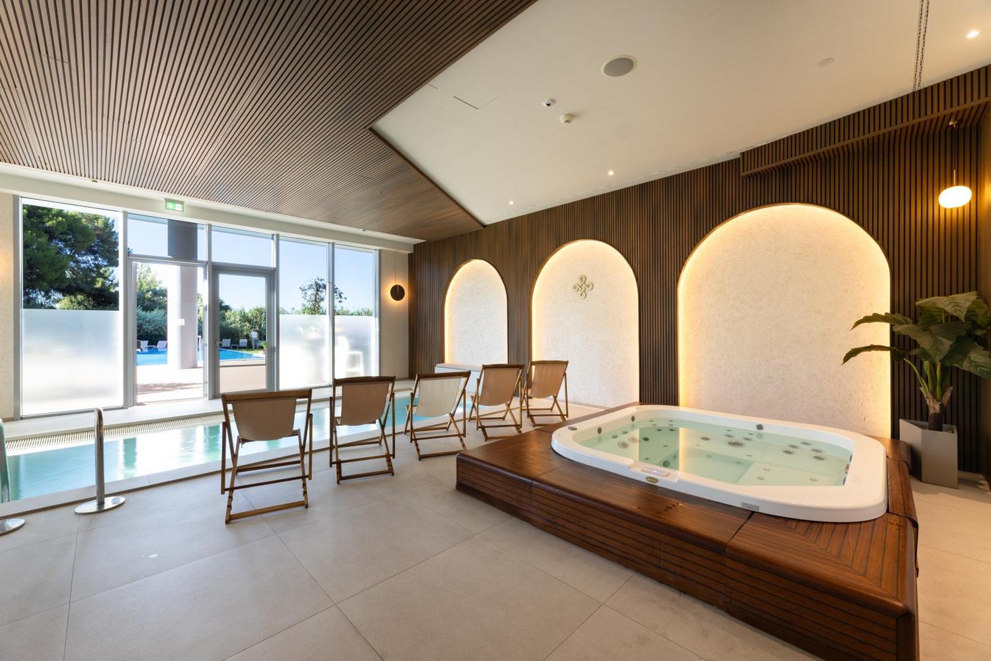 Hotel Salona Palace Ngoại thất bức ảnh