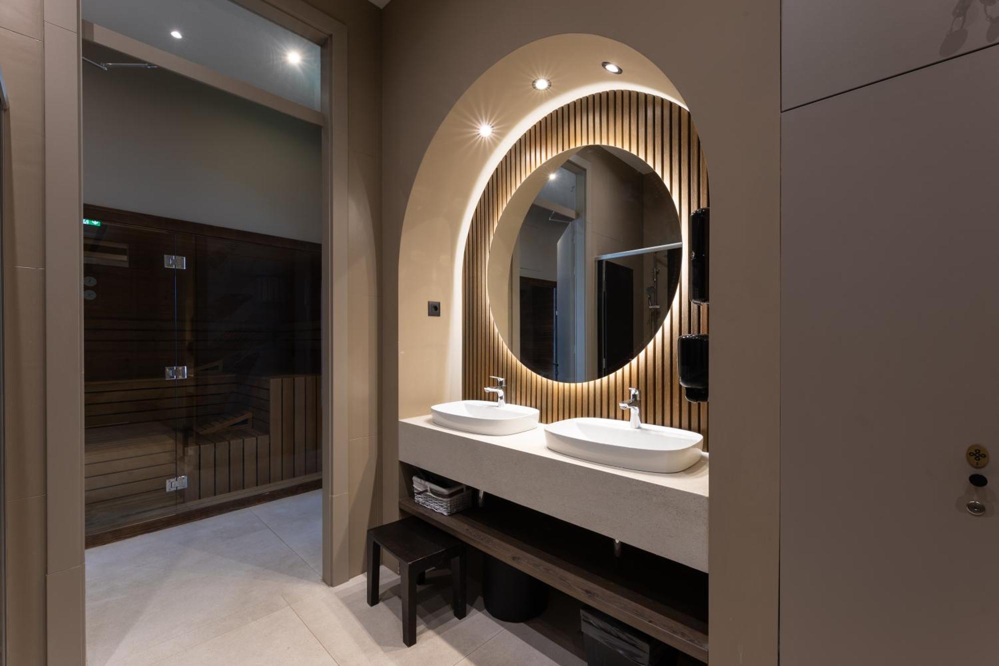 Hotel Salona Palace Ngoại thất bức ảnh