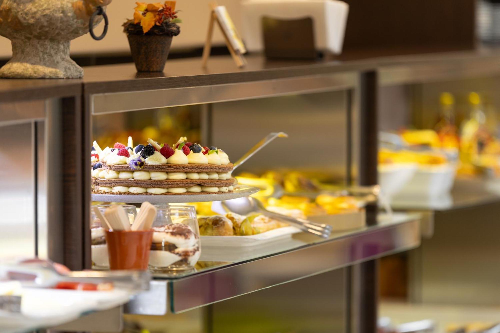 Hotel Salona Palace Ngoại thất bức ảnh