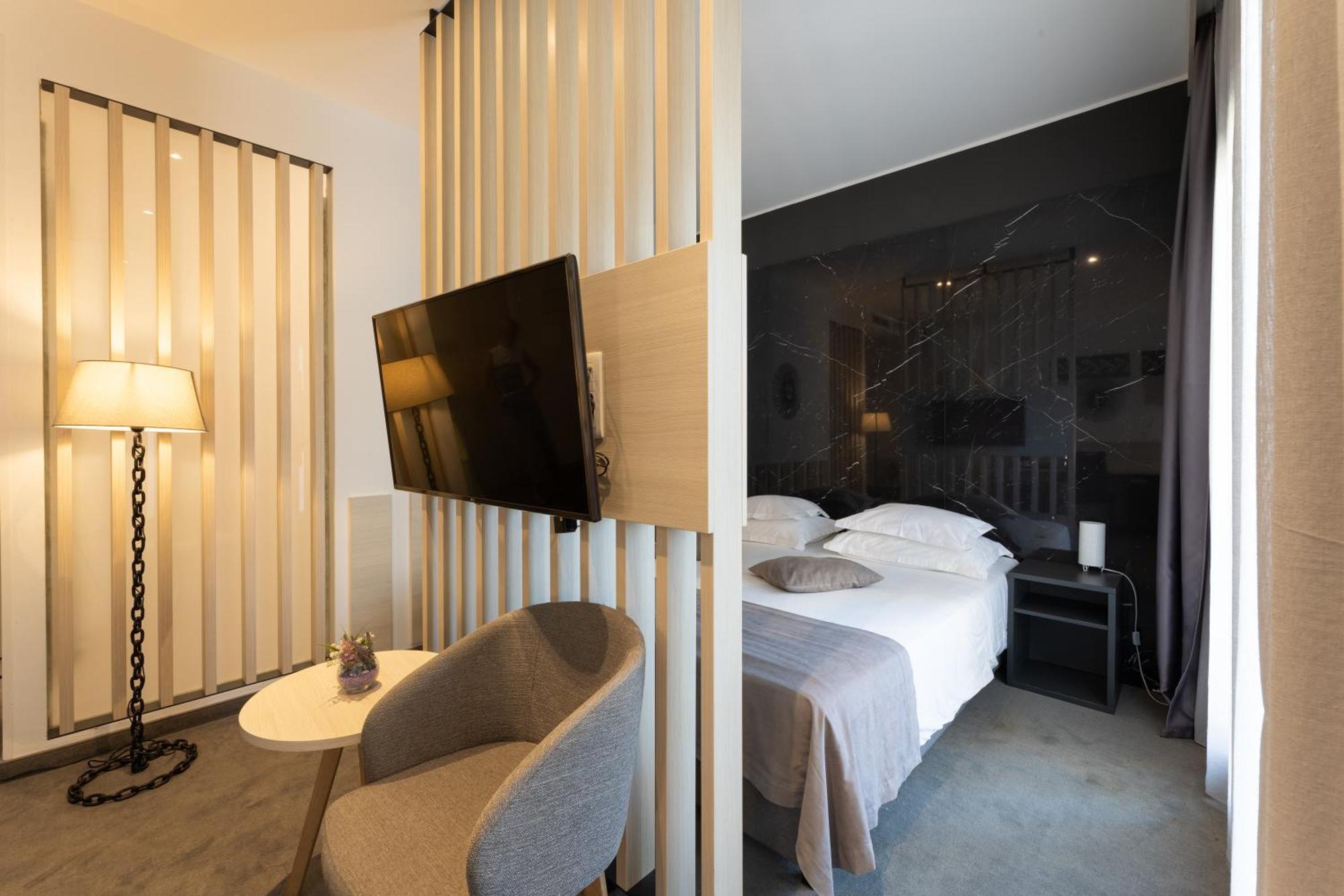 Hotel Salona Palace Ngoại thất bức ảnh