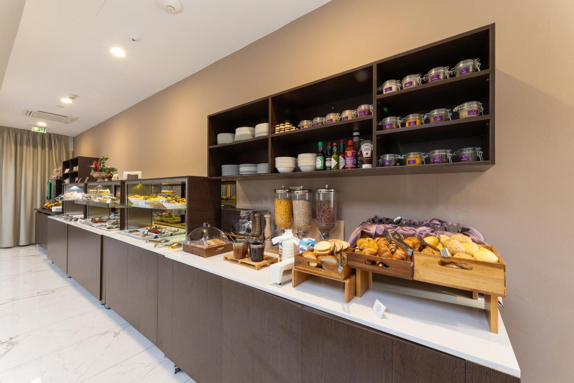 Hotel Salona Palace Ngoại thất bức ảnh