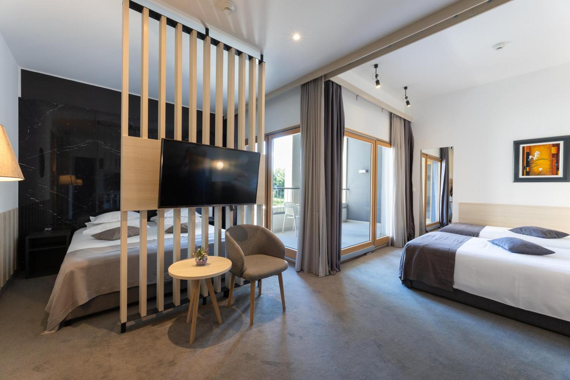 Hotel Salona Palace Ngoại thất bức ảnh