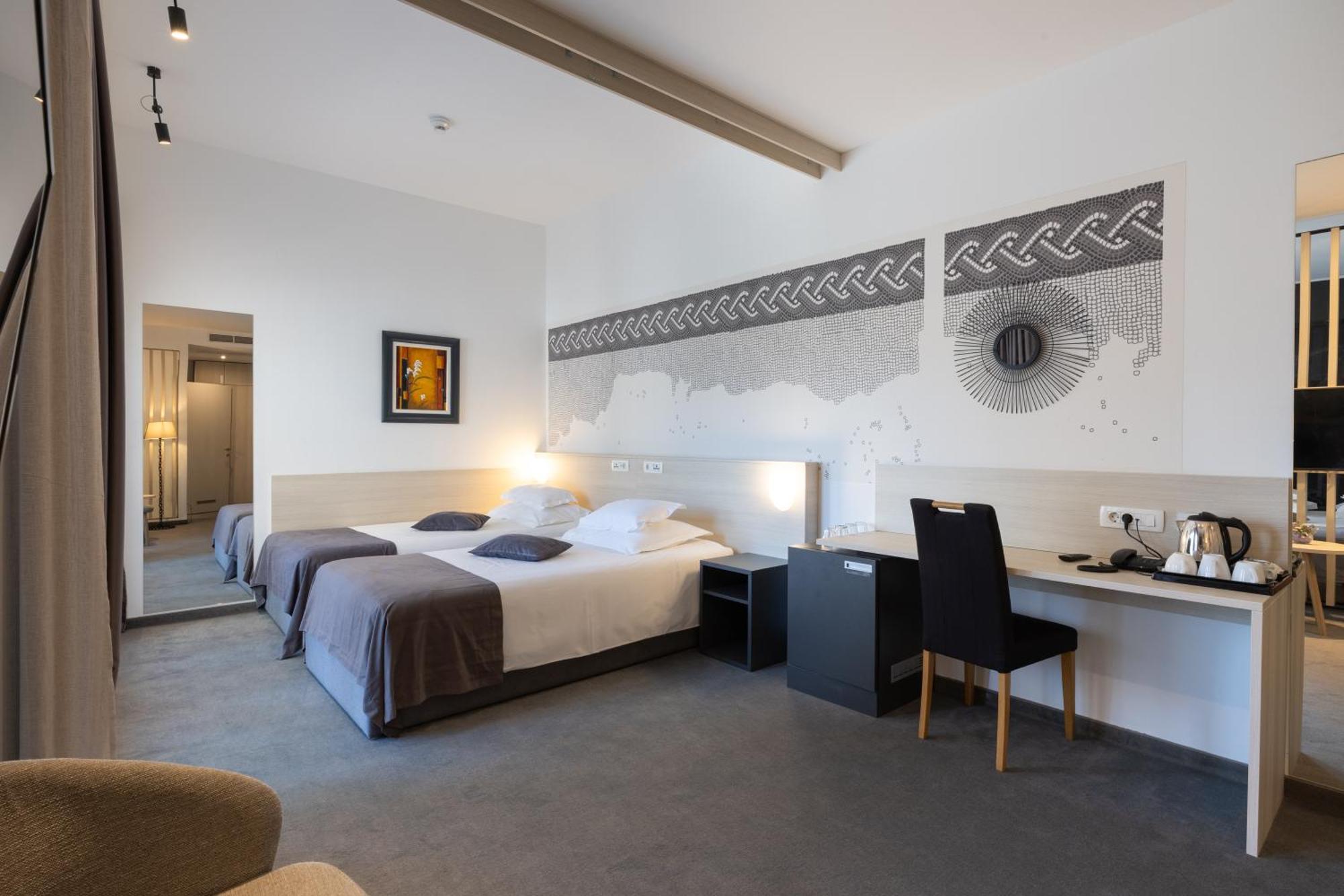 Hotel Salona Palace Ngoại thất bức ảnh