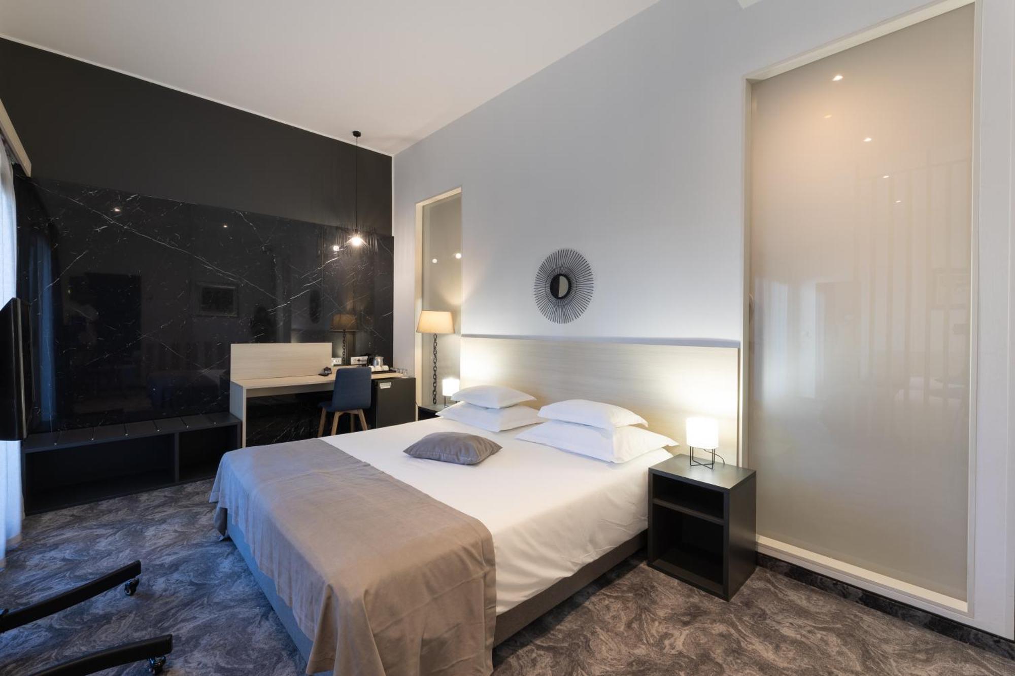 Hotel Salona Palace Ngoại thất bức ảnh