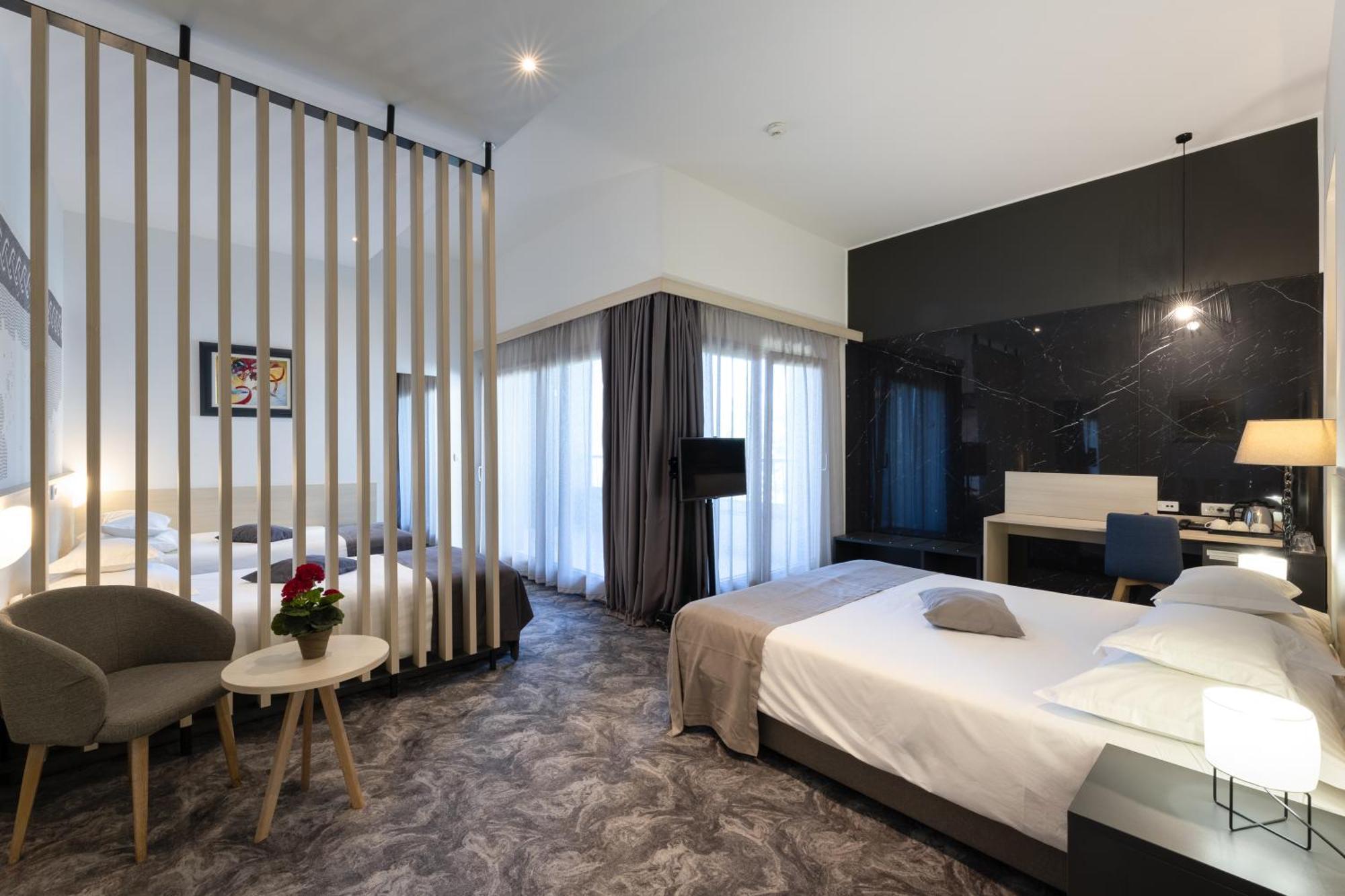 Hotel Salona Palace Ngoại thất bức ảnh