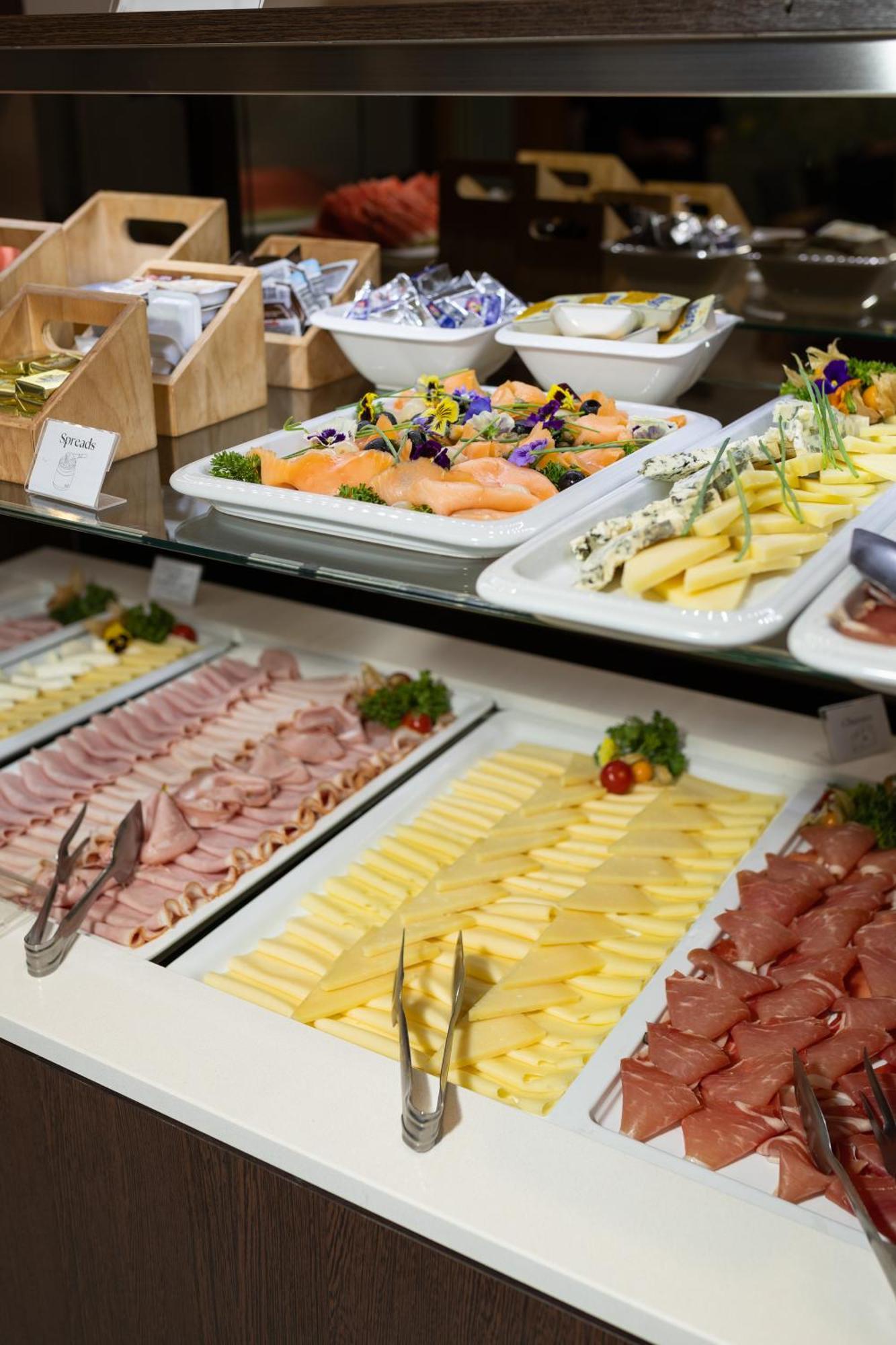 Hotel Salona Palace Ngoại thất bức ảnh
